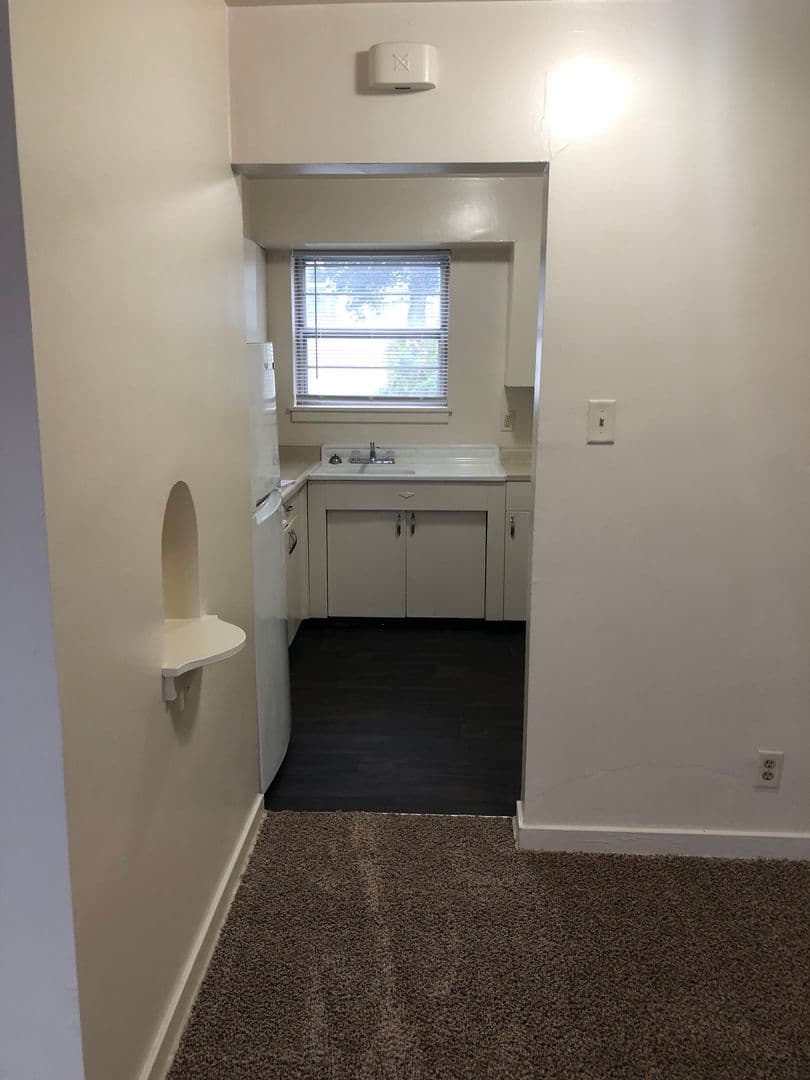 Cedar Rapids Apartment: 1300-1500 Oakland Rd NE