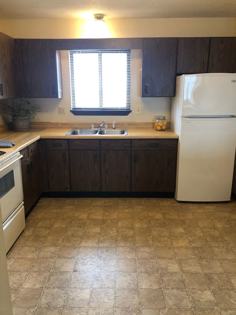 Marion Apartment: 4401 Vasey Ave