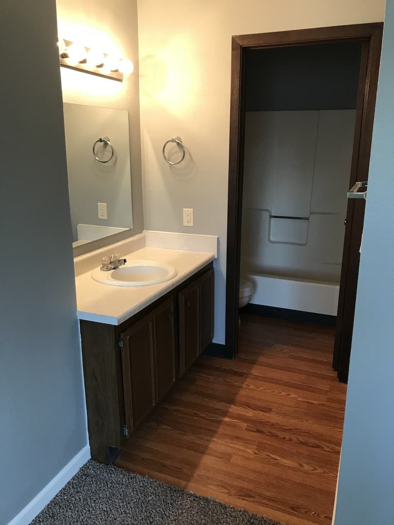 Hiawatha Apartment: 285 Robins Rd