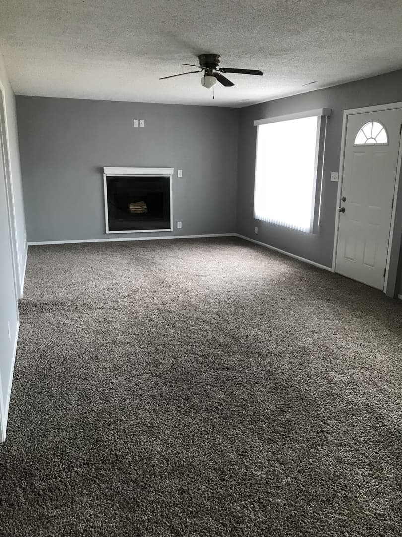 Cedar Rapids House: 1 Oakland Ln NE