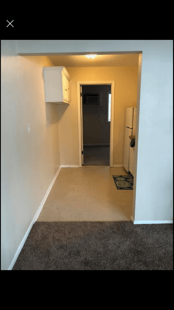 Cedar Rapids Apartment: 1420-1422 Oakland Rd NE