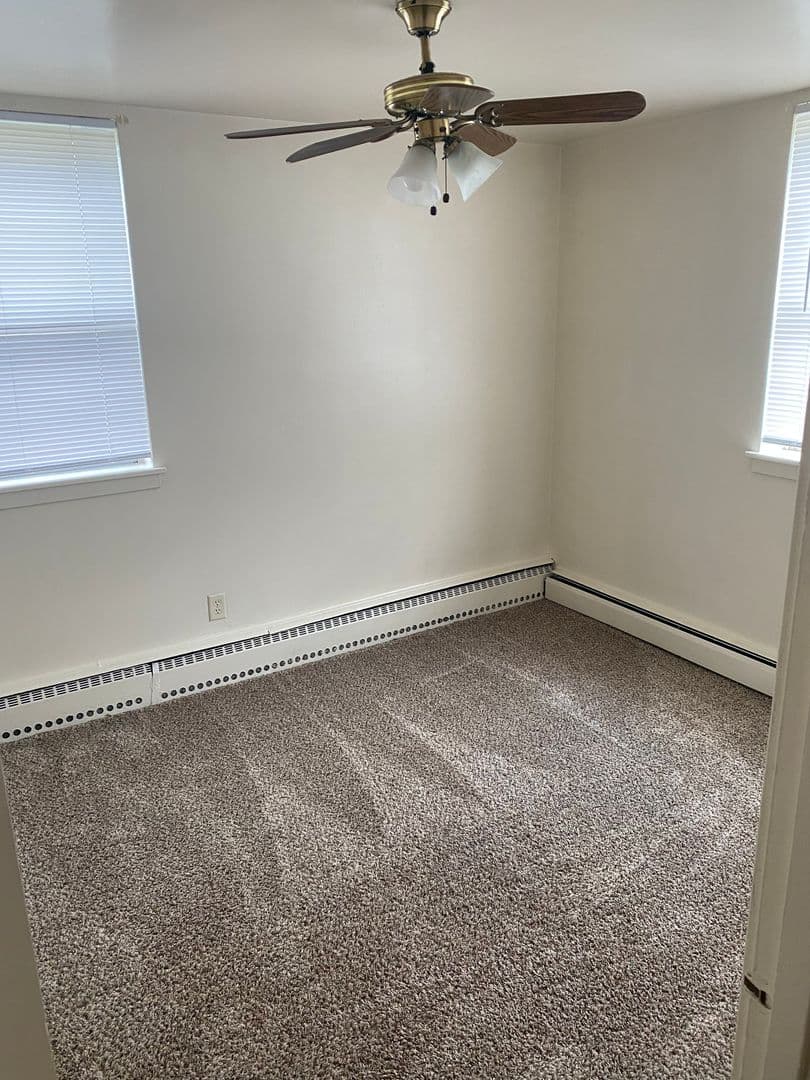 Cedar Rapids Apartment: 1300-1500 Oakland Rd NE