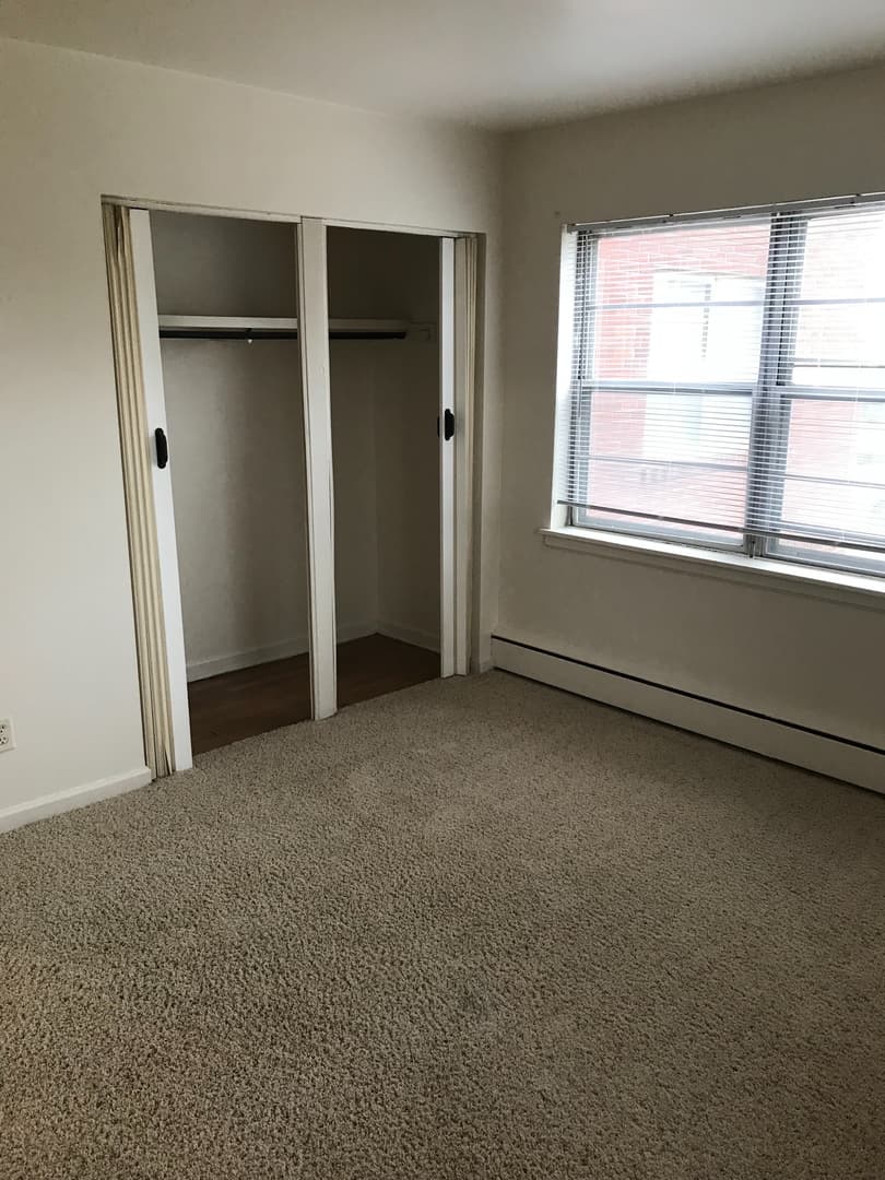 Cedar Rapids Apartment: 1300-1500 Oakland Rd NE