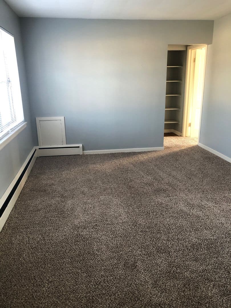 Cedar Rapids Apartment: 1300-1500 Oakland Rd NE