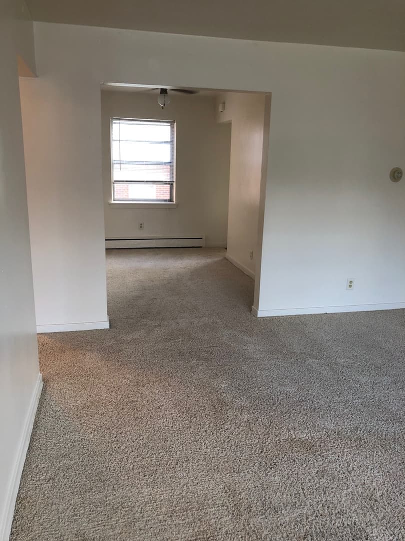 Cedar Rapids Apartment: 1300-1500 Oakland Rd NE