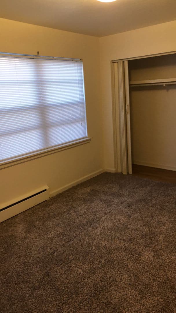 Cedar Rapids Apartment: 1300-1500 Oakland Rd NE