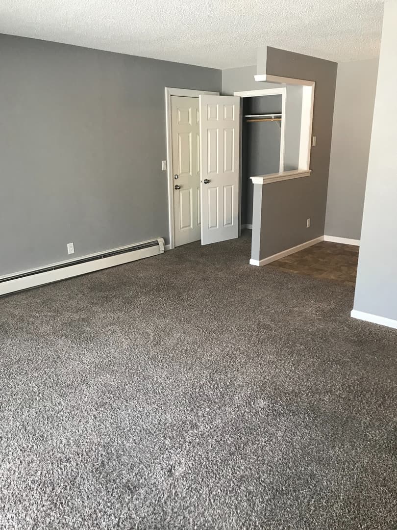 Hiawatha Apartment: 285 Robins Rd
