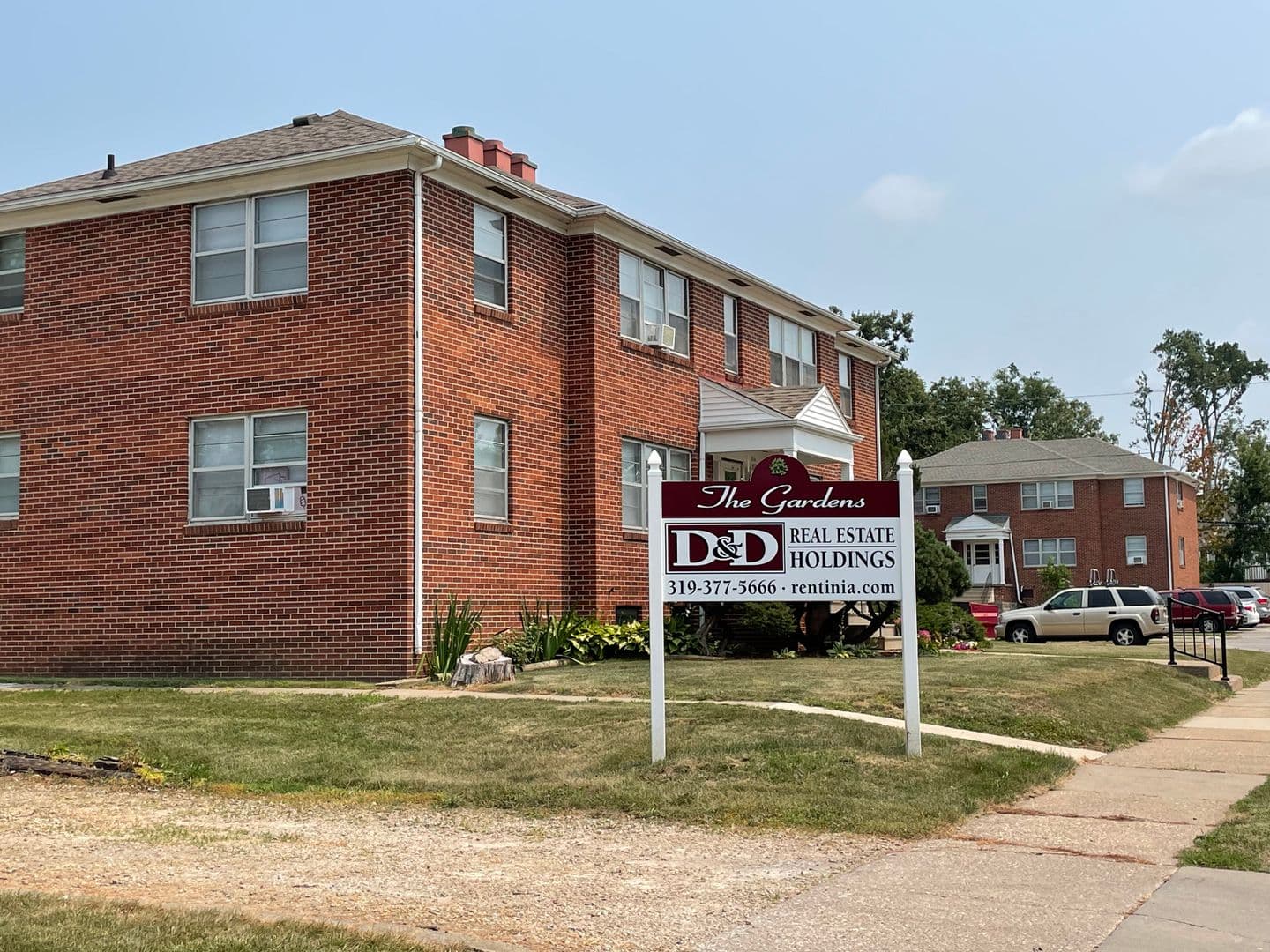 Cedar Rapids Apartment: 1300-1500 Oakland Rd NE