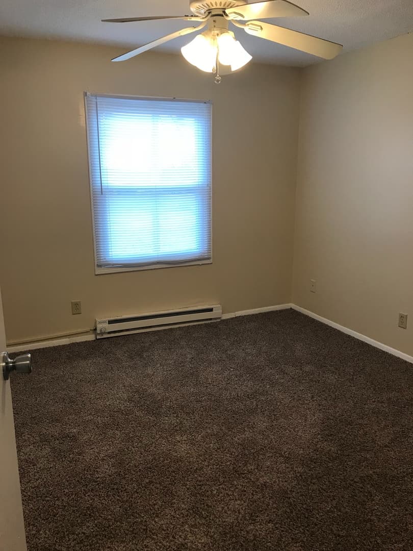 Cedar Rapids Apartment: 3311, 3321 and 3333 Pioneer Ave SE