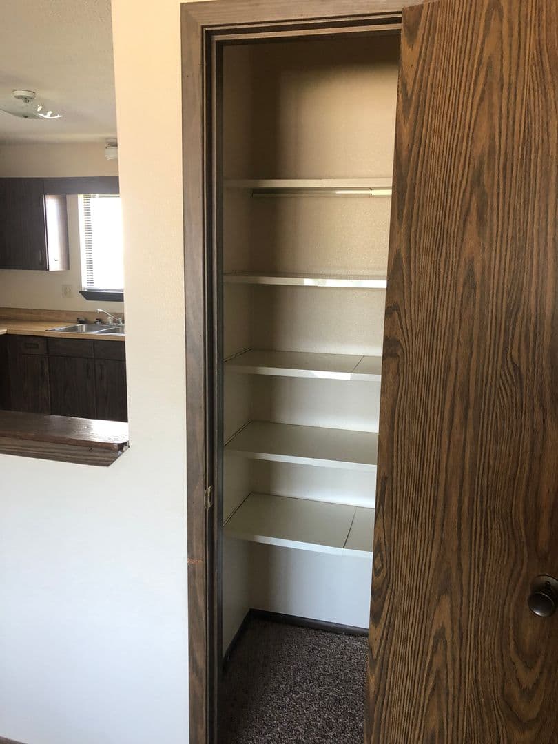 Marion Apartment: 4401 Vasey Ave