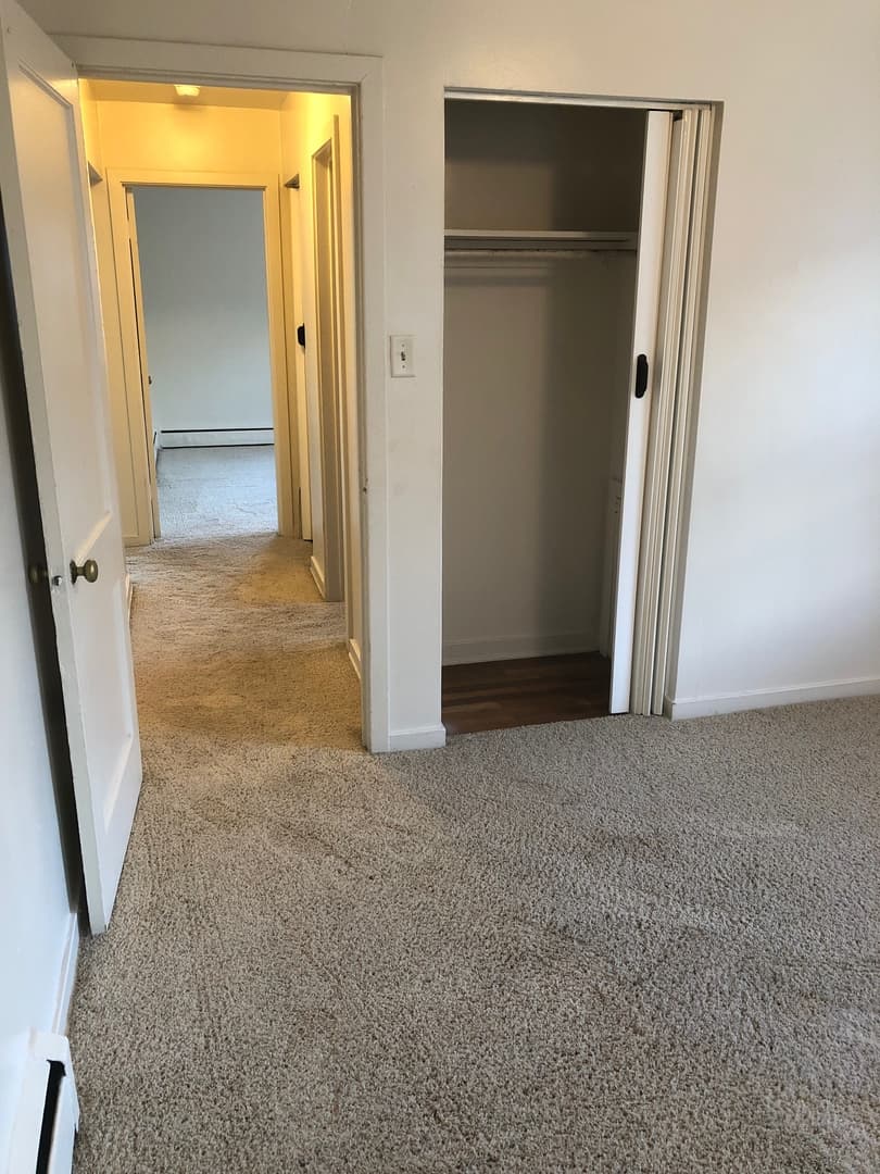 Cedar Rapids Apartment: 1300-1500 Oakland Rd NE