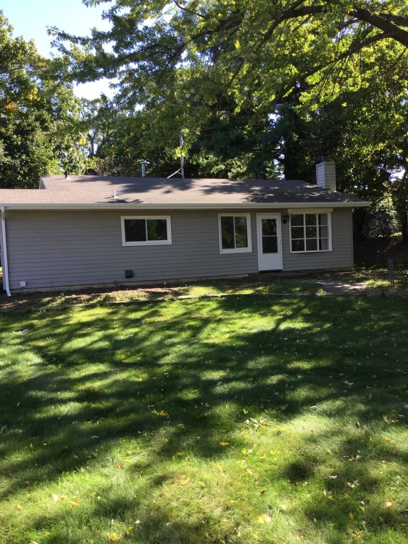 Cedar Rapids House: 1 Oakland Ln NE