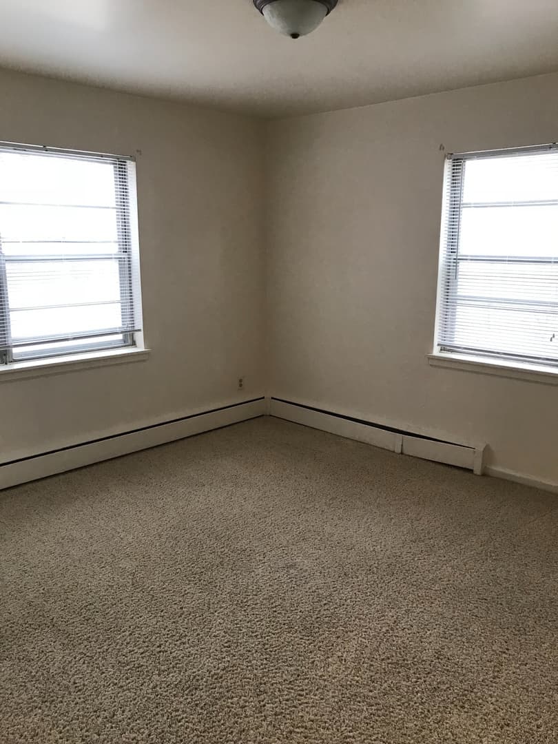Cedar Rapids Apartment: 1300-1500 Oakland Rd NE