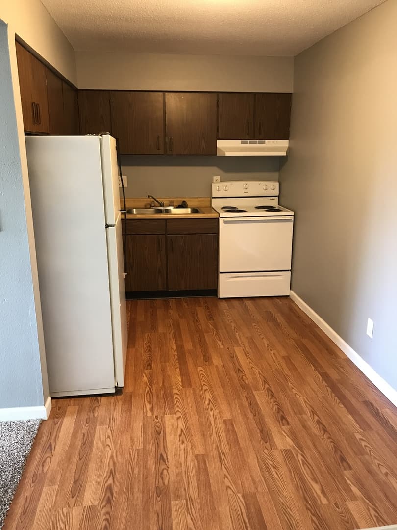 Hiawatha Apartment: 285 Robins Rd