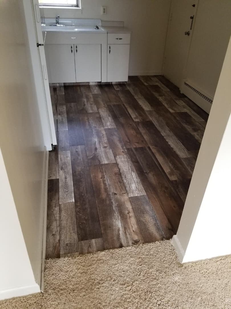 Cedar Rapids Apartment: 1300-1500 Oakland Rd NE