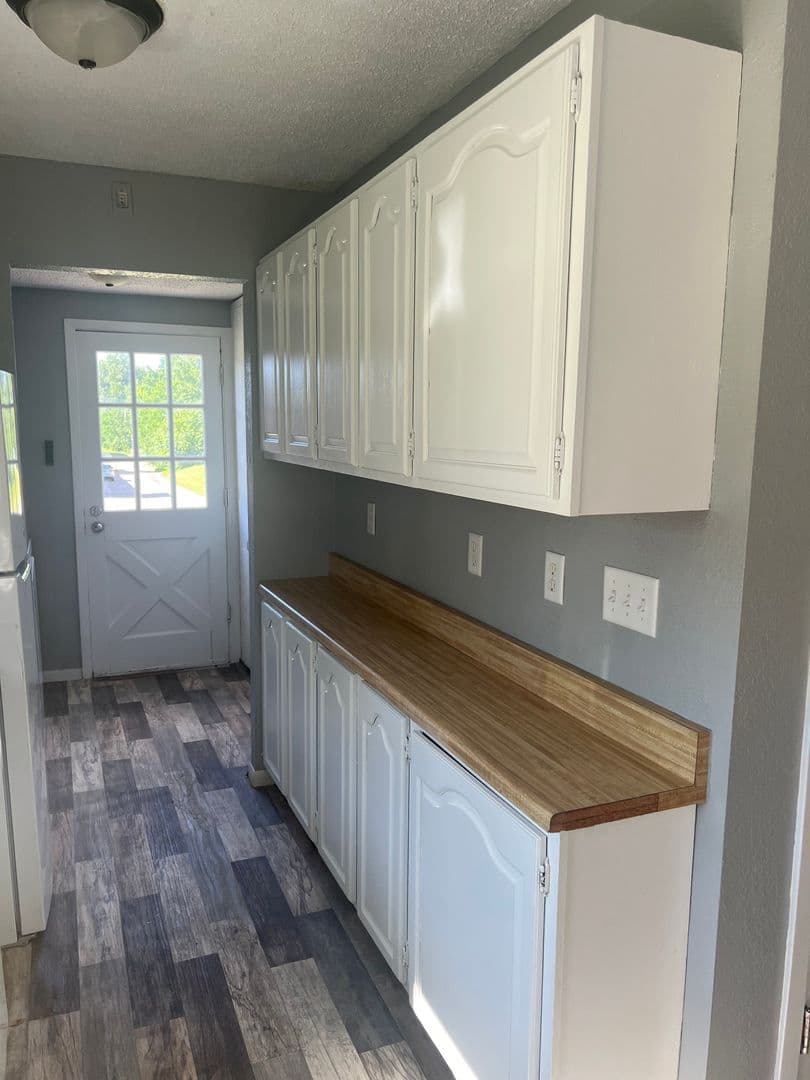 Cedar Rapids House: 1 Oakland Ln NE