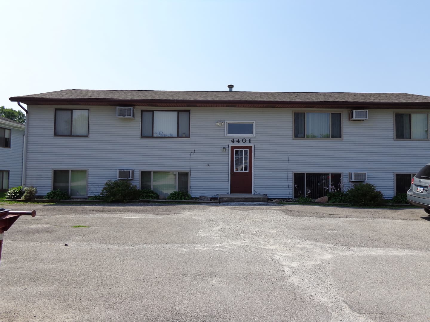 Marion Apartment: 4401 Vasey Ave
