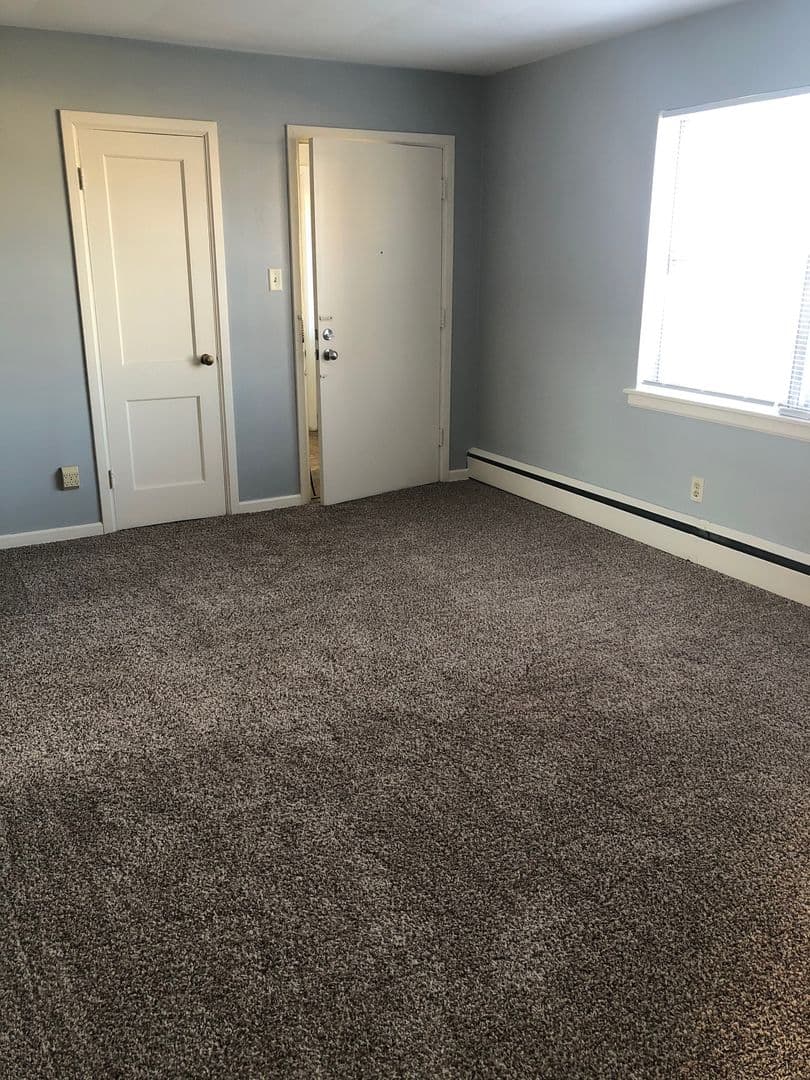Cedar Rapids Apartment: 1300-1500 Oakland Rd NE