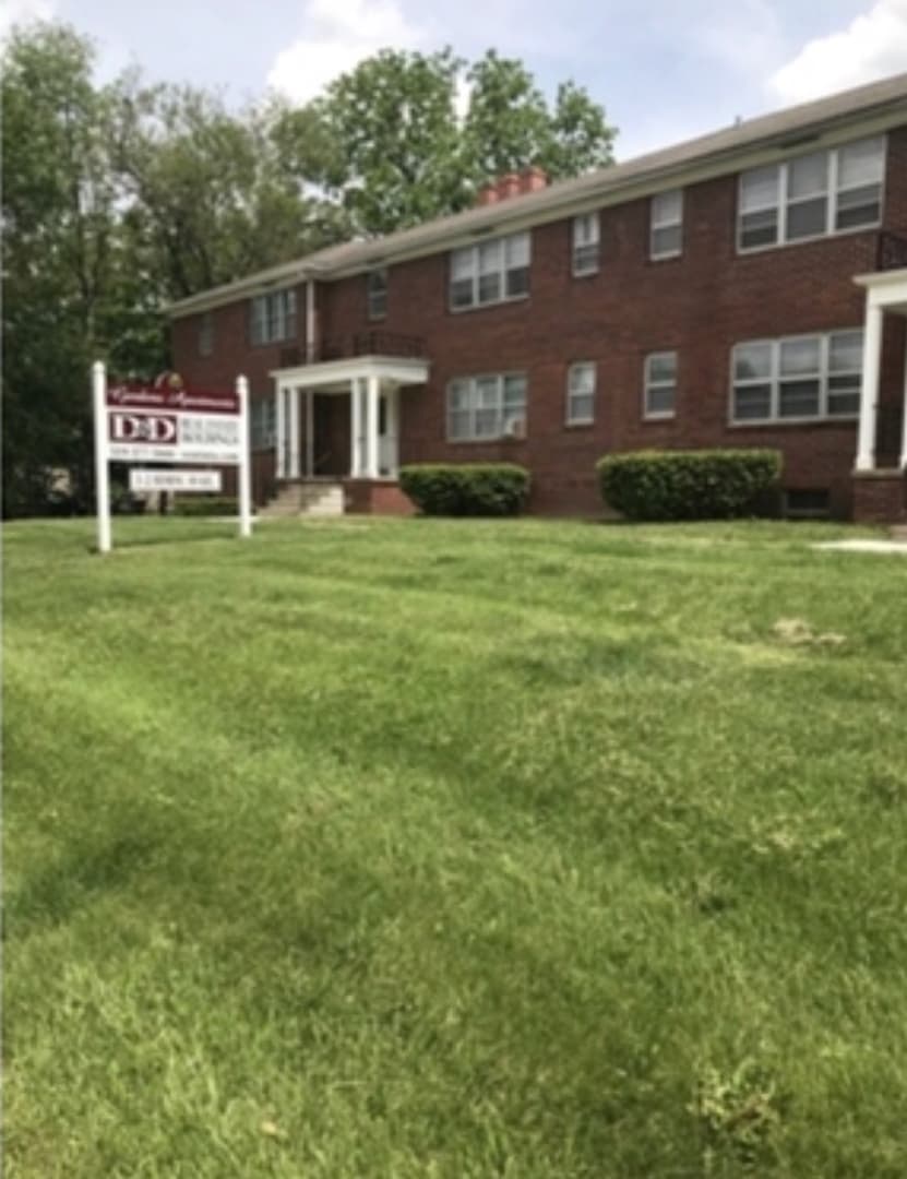 Cedar Rapids Apartment: 1300-1500 Oakland Rd NE