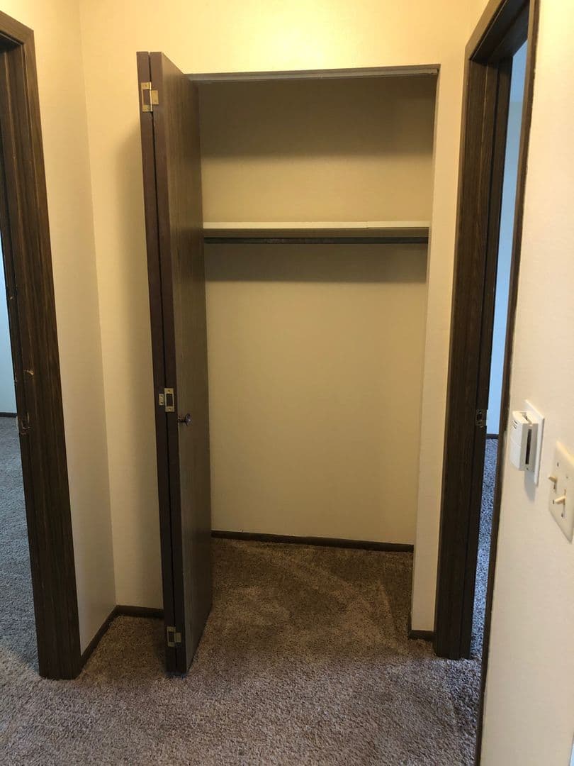 Marion Apartment: 4401 Vasey Ave