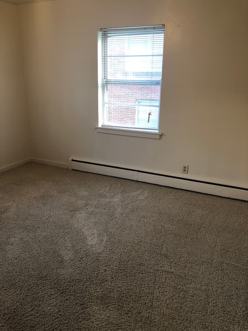 Cedar Rapids Apartment: 1300-1500 Oakland Rd NE