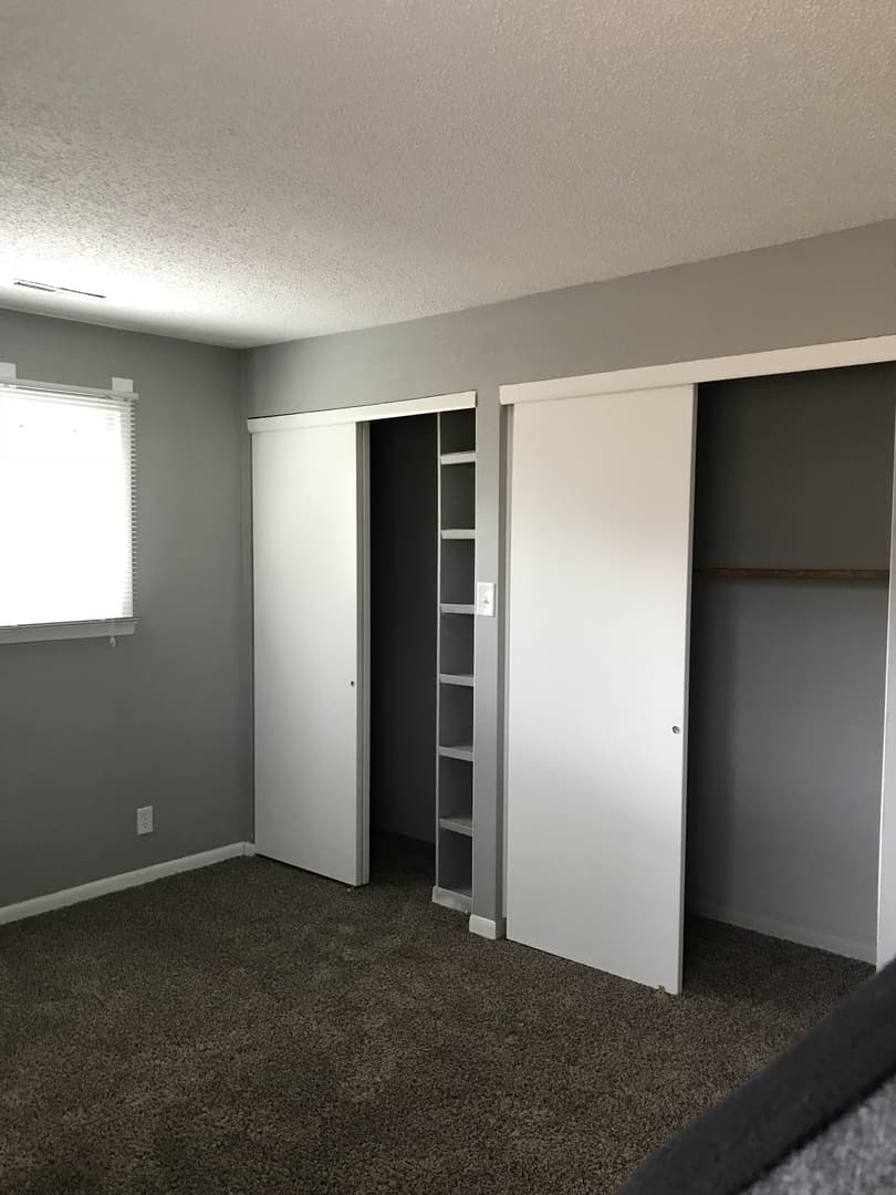 Cedar Rapids House: 1 Oakland Ln NE