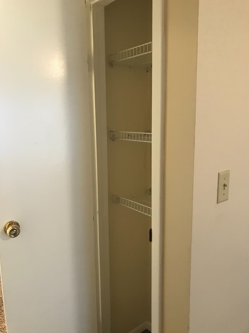 Cedar Rapids Apartment: 3311, 3321 and 3333 Pioneer Ave SE