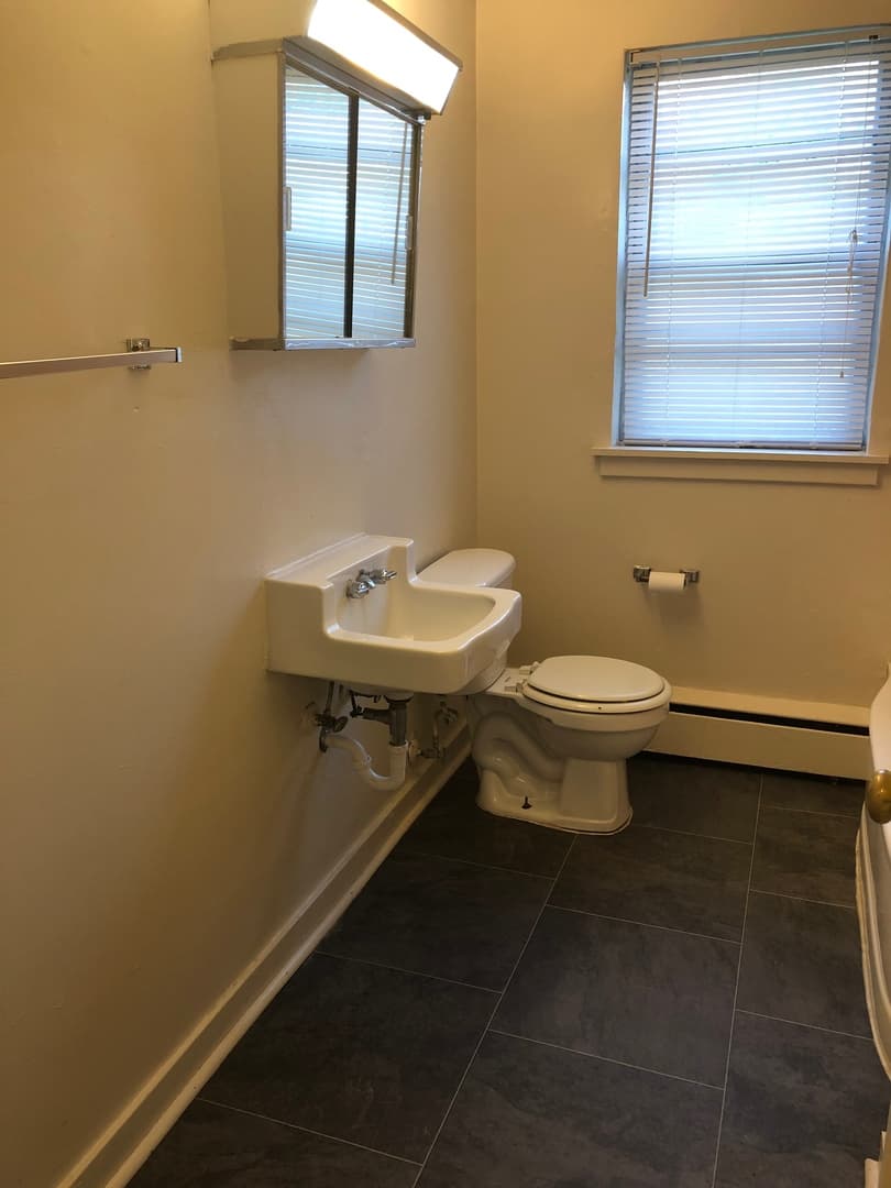 Cedar Rapids Apartment: 1300-1500 Oakland Rd NE