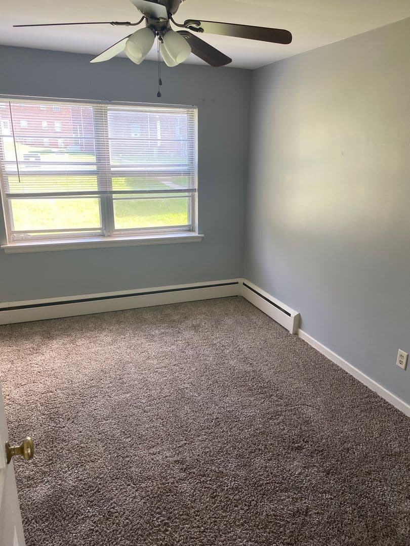 Cedar Rapids Apartment: 1300-1500 Oakland Rd NE