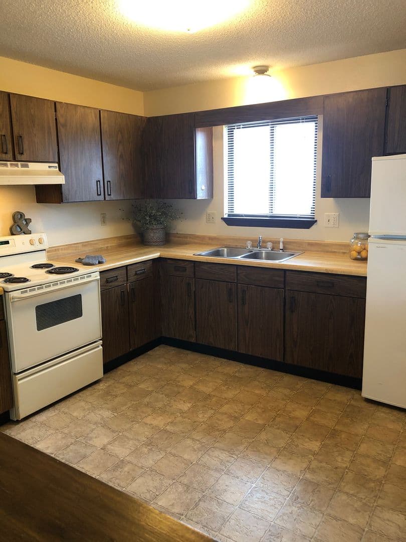 Marion Apartment: 4401 Vasey Ave