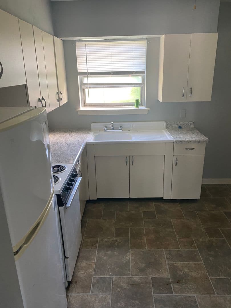 Cedar Rapids Apartment: 1300-1500 Oakland Rd NE