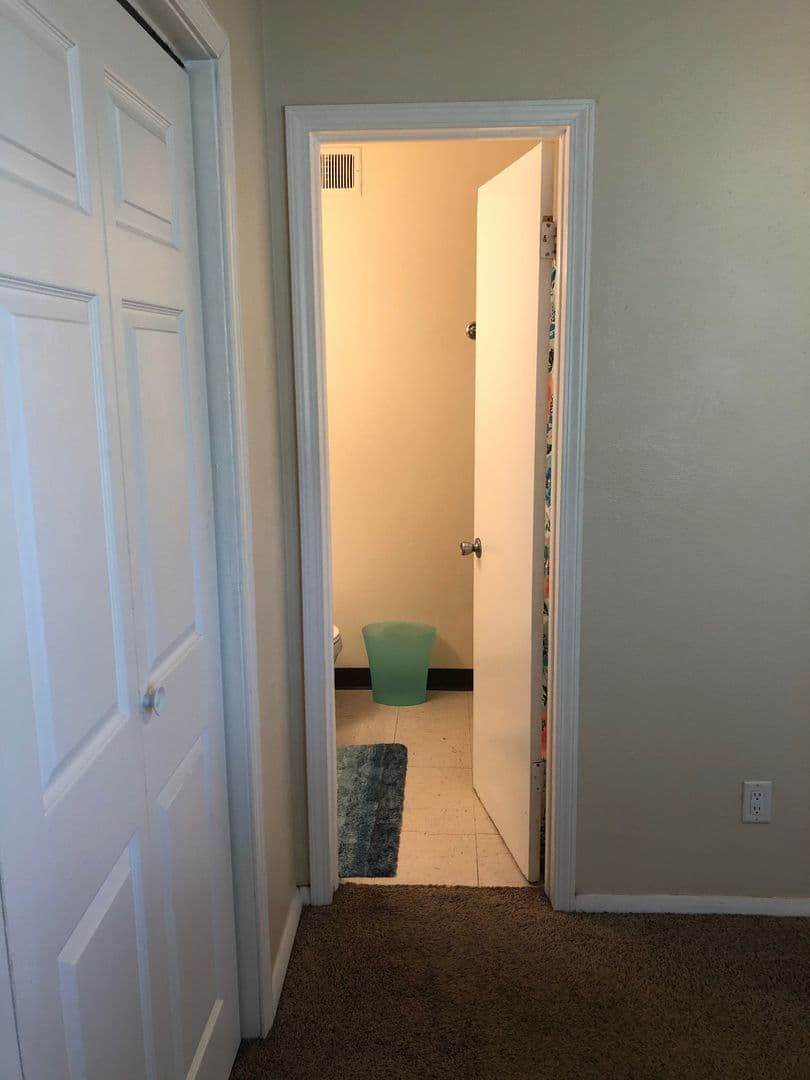 Cedar Rapids Apartment: 1420-1422 Oakland Rd NE
