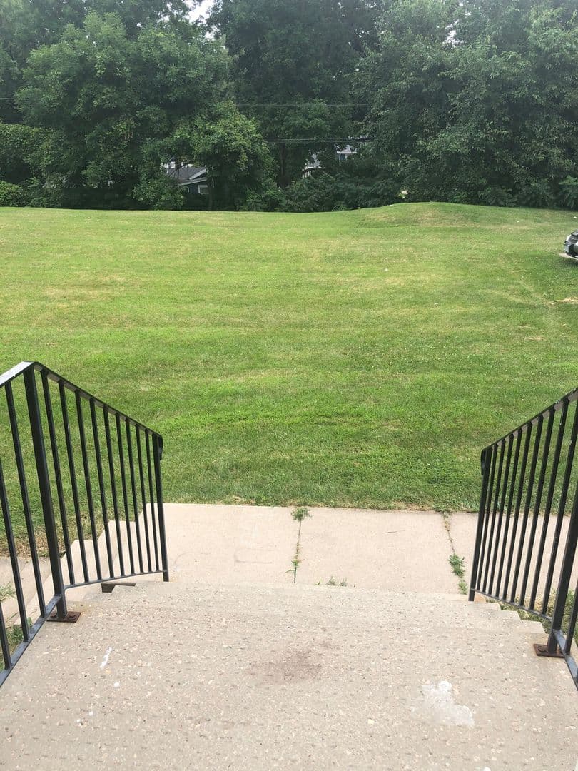 Cedar Rapids Apartment: 1300-1500 Oakland Rd NE