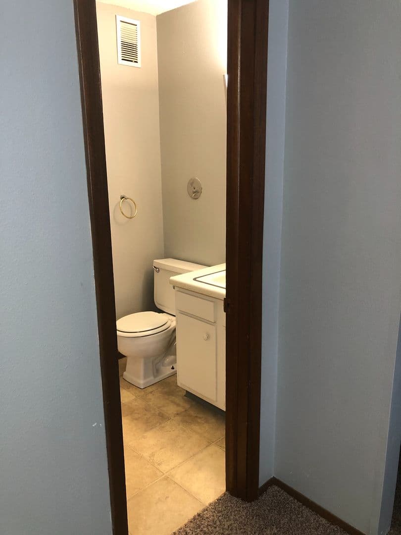 Cedar Rapids Apartment: 318 18th St NE