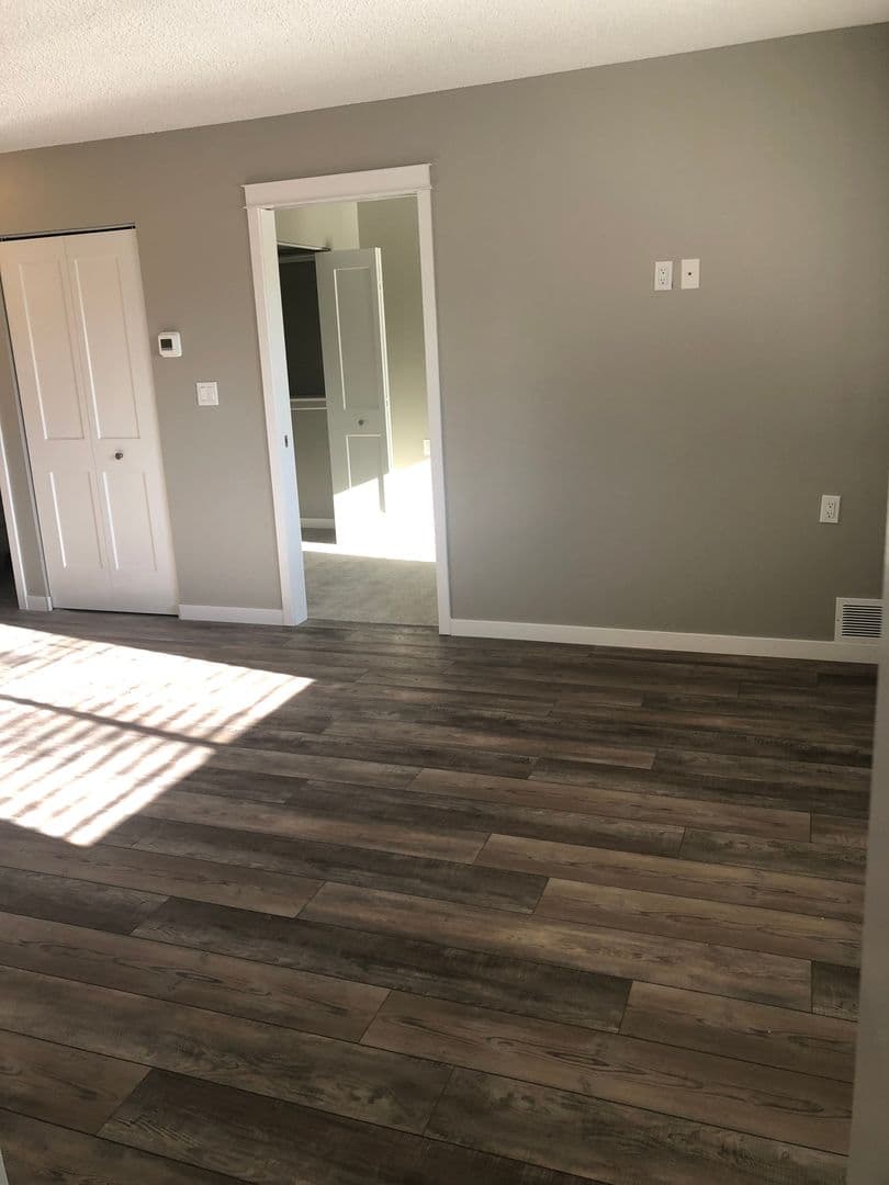 Belle Plaine Apartment: 1540 15th St