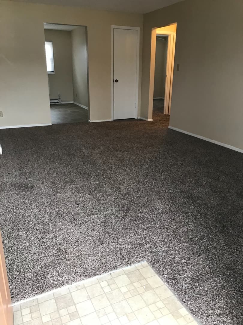 Cedar Rapids Apartment: 3311, 3321 and 3333 Pioneer Ave SE