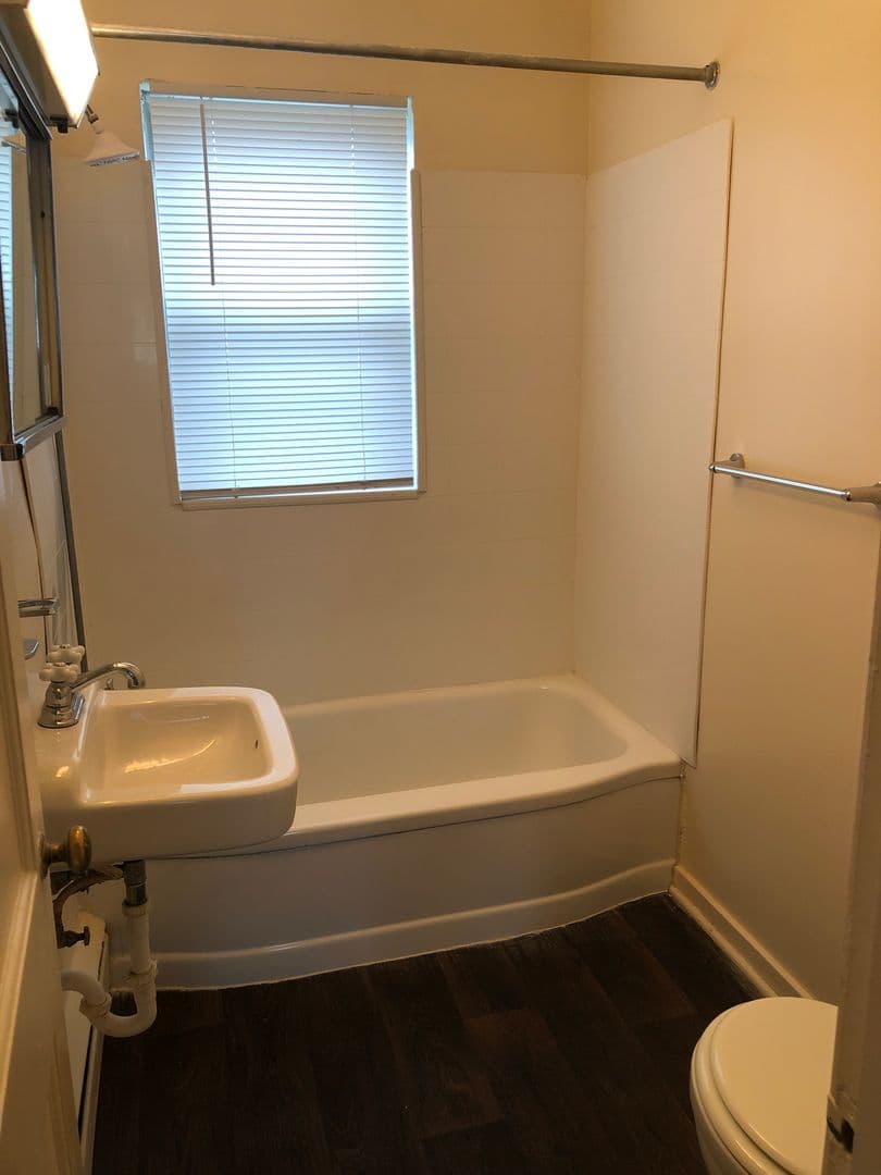 Cedar Rapids Apartment: 1300-1500 Oakland Rd NE