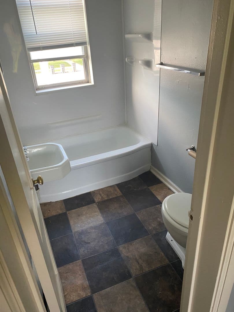 Cedar Rapids Apartment: 1300-1500 Oakland Rd NE