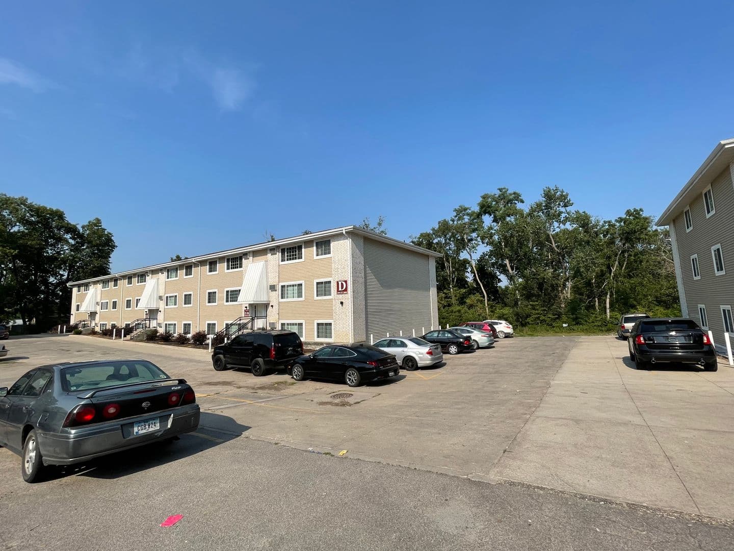 Hiawatha Apartment: 285 Robins Rd