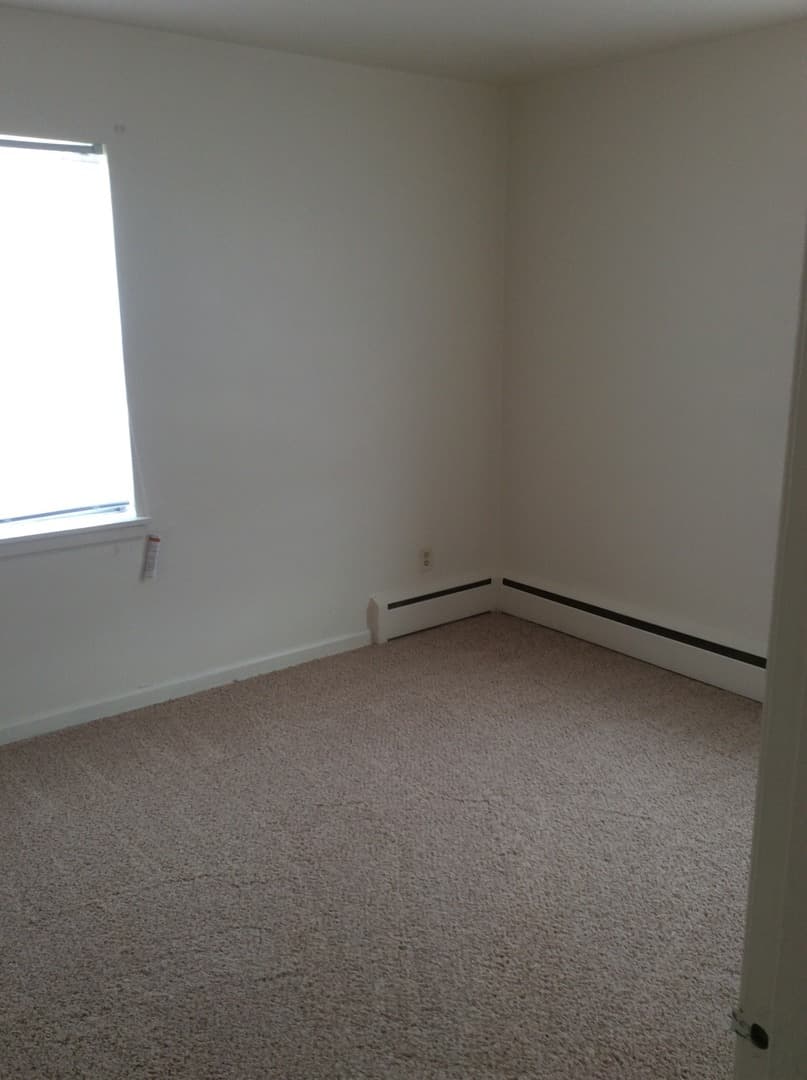 Cedar Rapids Apartment: 1300-1500 Oakland Rd NE