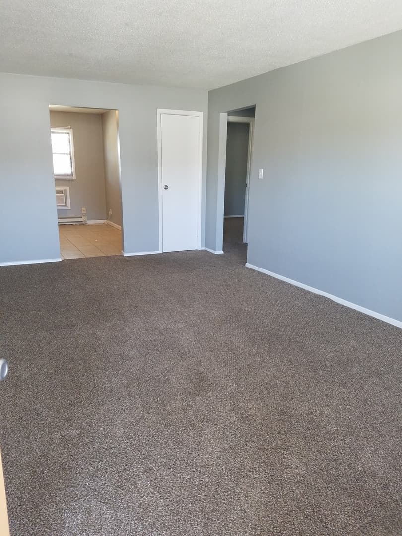 Cedar Rapids Apartment: 3311, 3321 and 3333 Pioneer Ave SE