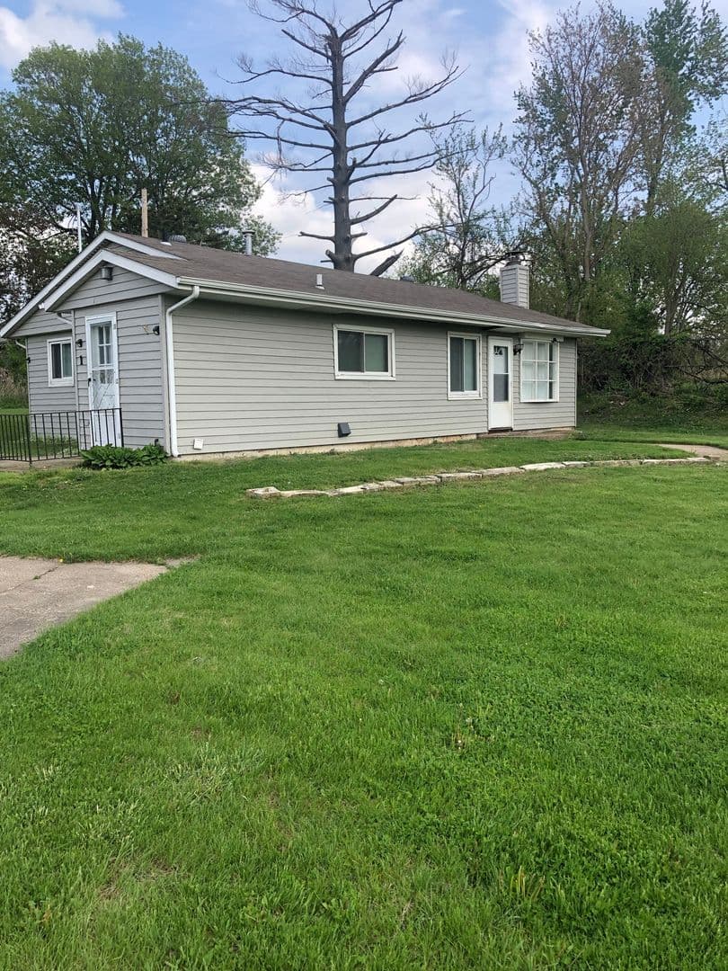 Cedar Rapids House: 1 Oakland Ln NE