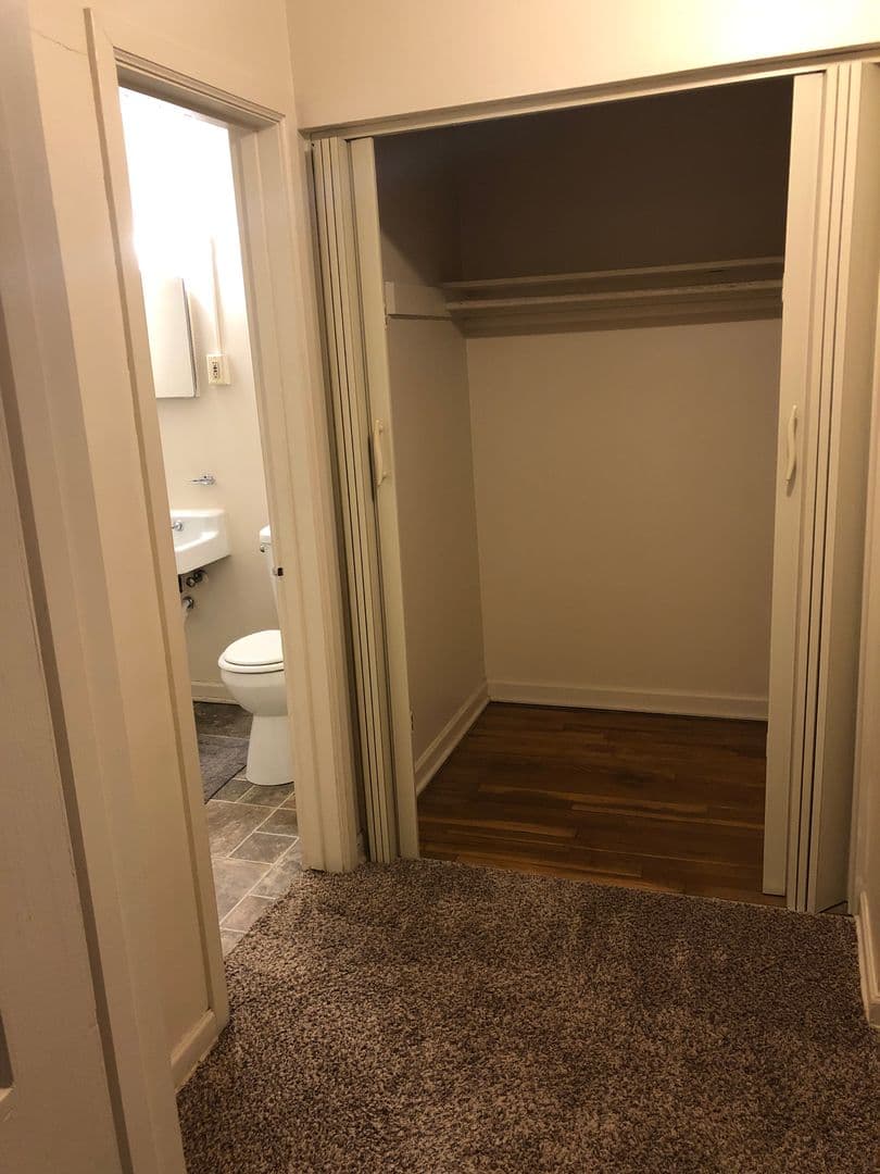 Cedar Rapids Apartment: 1300-1500 Oakland Rd NE