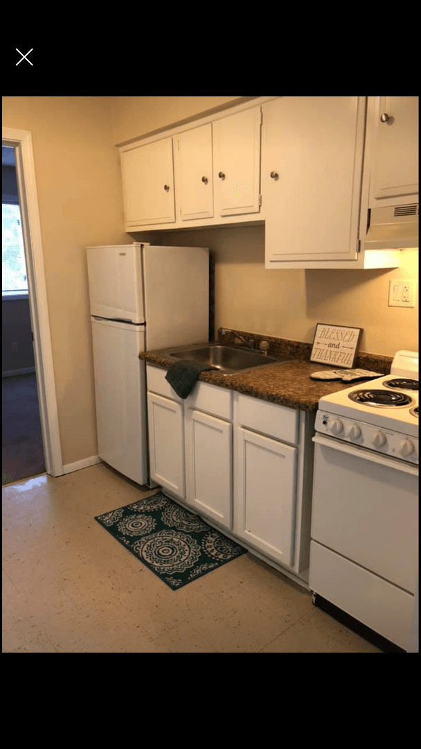 Cedar Rapids Apartment: 1420-1422 Oakland Rd NE
