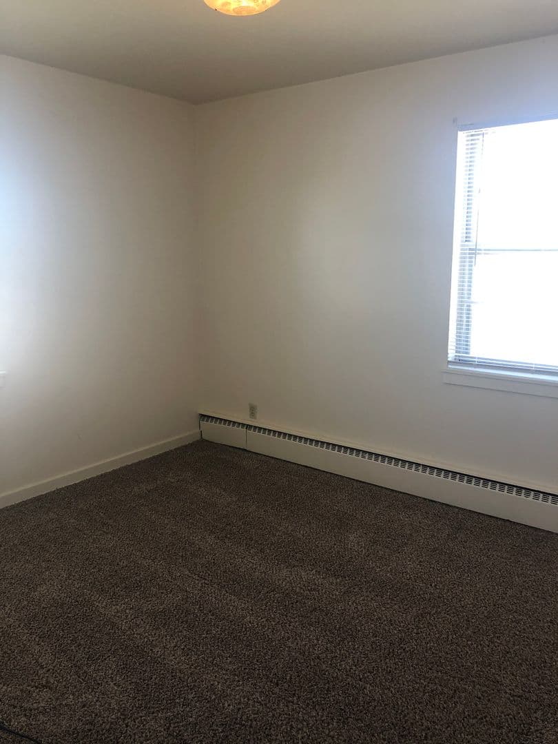 Cedar Rapids Apartment: 1300-1500 Oakland Rd NE