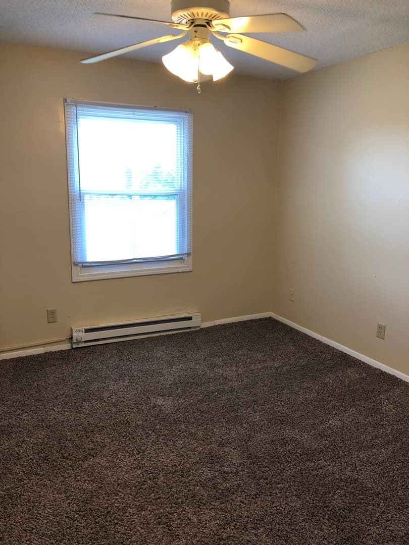 Cedar Rapids Apartment: 3311, 3321 and 3333 Pioneer Ave SE
