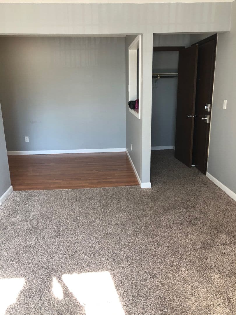 Hiawatha Apartment: 285 Robins Rd