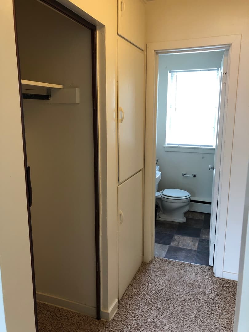 Cedar Rapids Apartment: 1300-1500 Oakland Rd NE