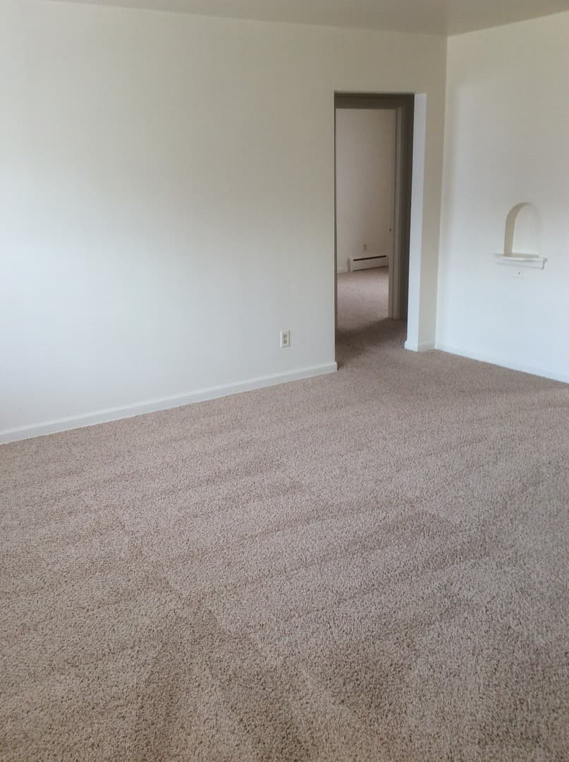 Cedar Rapids Apartment: 1300-1500 Oakland Rd NE