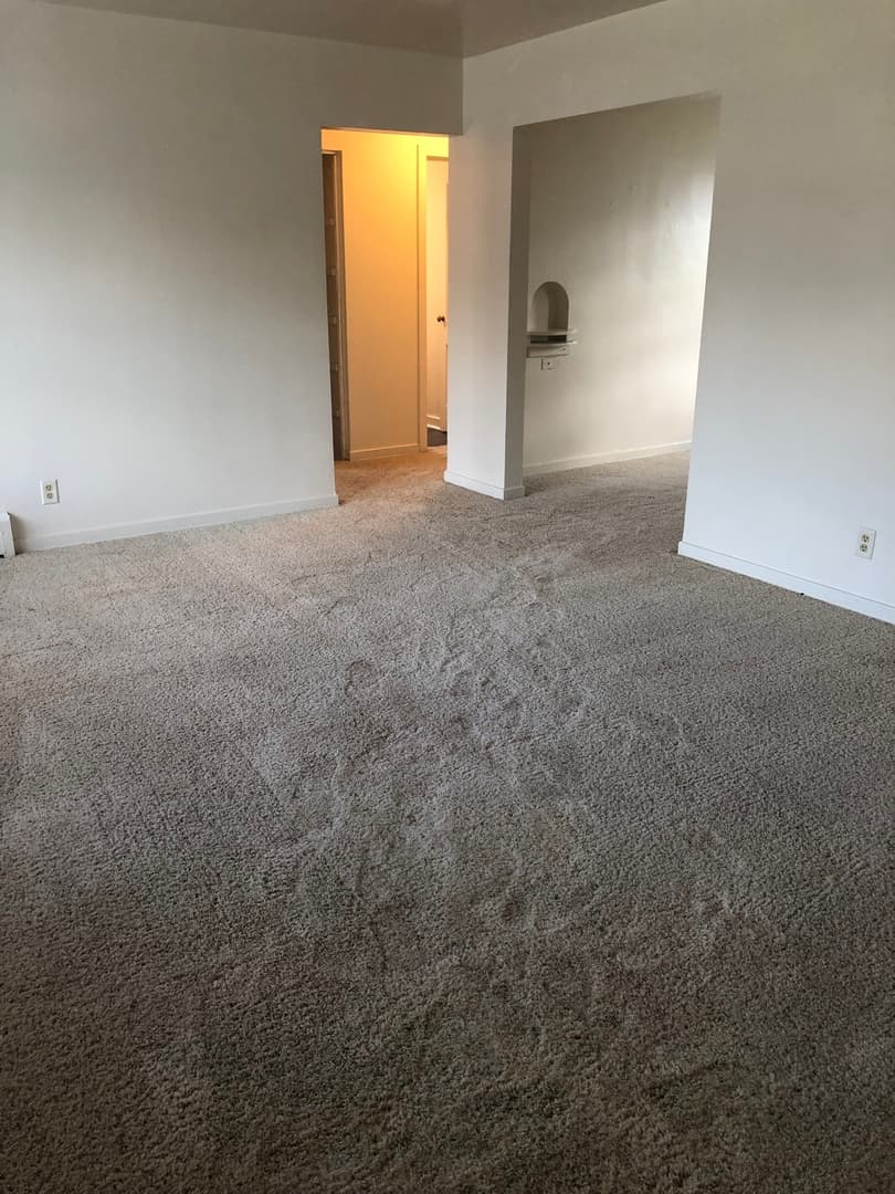 Cedar Rapids Apartment: 1300-1500 Oakland Rd NE